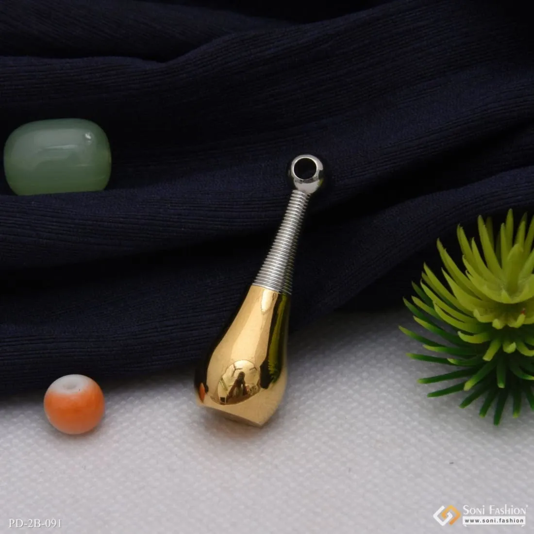 Best Quality Durable Design Golden & Silver Color Pendant for Men - Style B091
