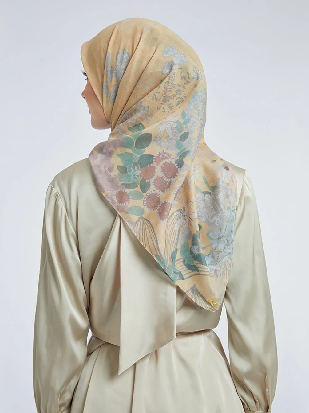 KIMMONIA SIGNATURE SCARF SHORT BREAD