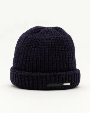 Peak Beanie in Raisin