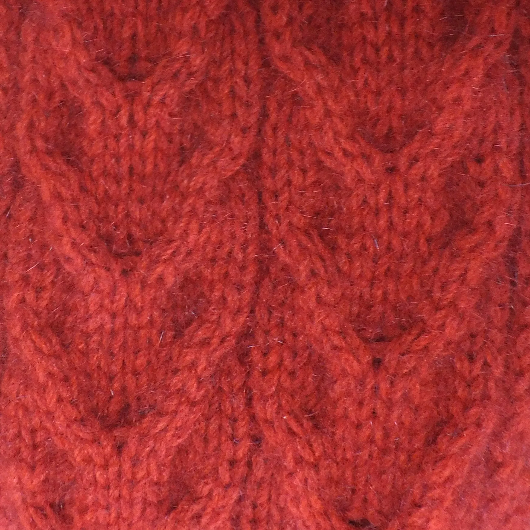 RELAXED CABLE BEANIE WITH RABBIT FUR POMPOM