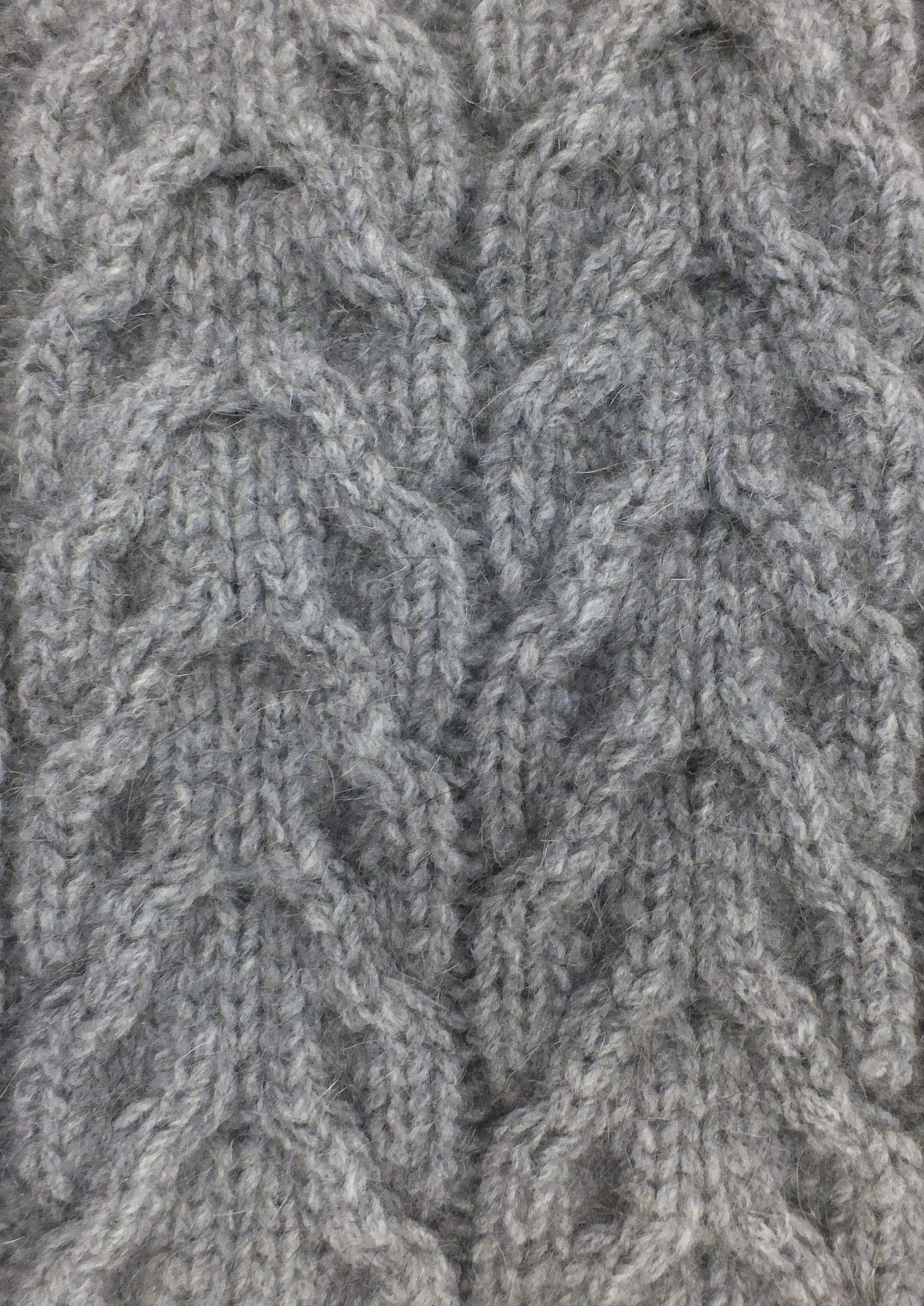 RELAXED CABLE BEANIE WITH RABBIT FUR POMPOM