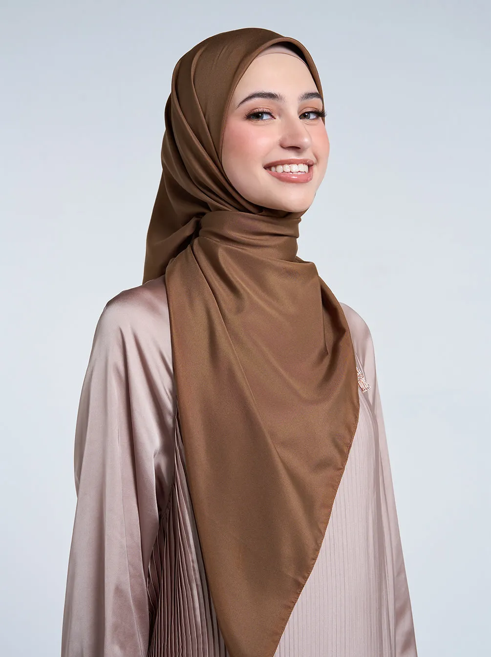 ULTRA SATIN SCARF PLAIN CINNAMON